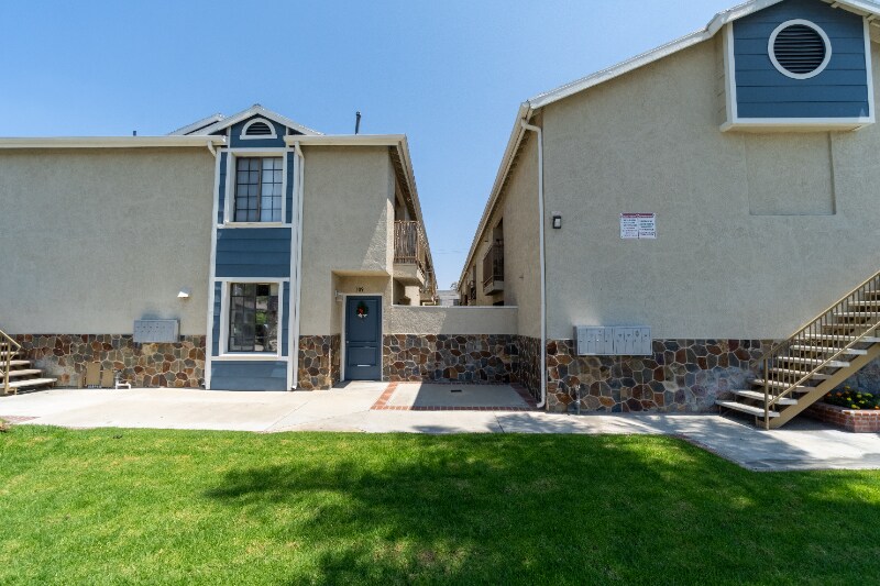 Building Photo - 322 S Claudina St