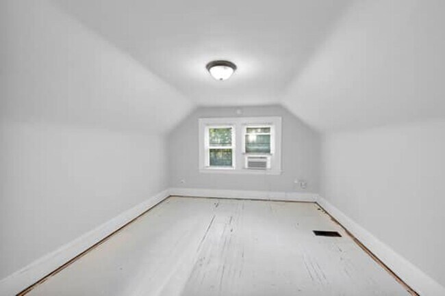 Building Photo - 1026 Schiff Ave