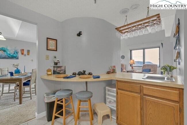 Building Photo - 303 Sugar Top Dr