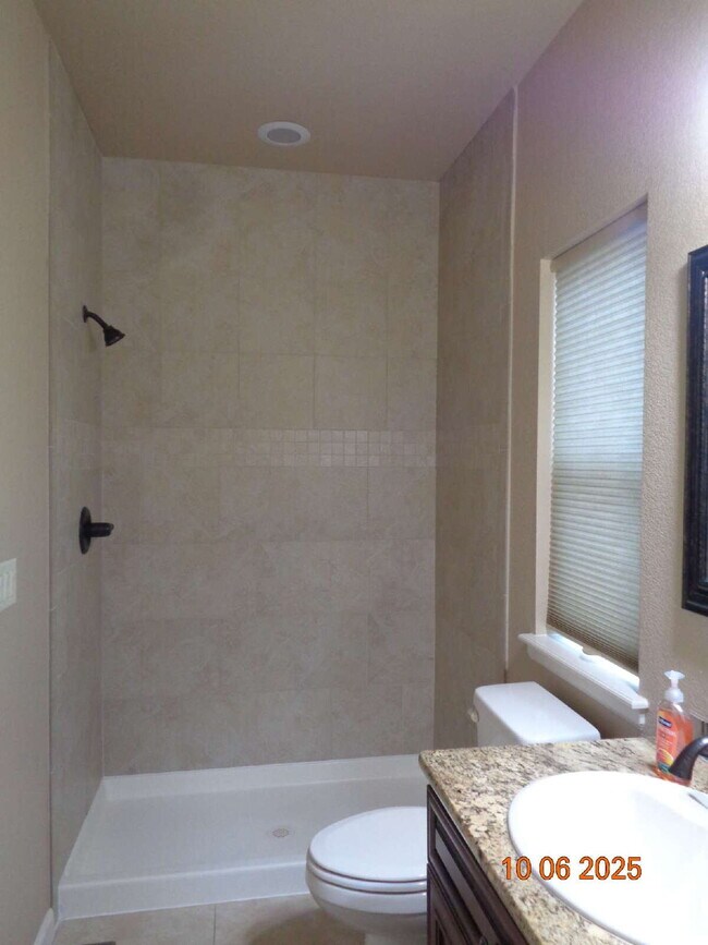 Building Photo - Exclusive community