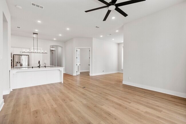 Building Photo - 415 N Hillary Step Pl