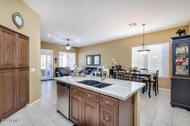 Building Photo - 10474 E Morning Star Dr