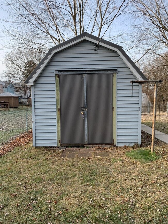 Building Photo - HEAT IS NOW INCLUDED IN THE RENT!Charming 2-Bedroom, 1-Bath Single-Family Home in the Borough of ...