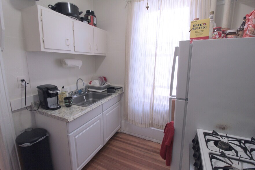 Building Photo - 83 Gordon St