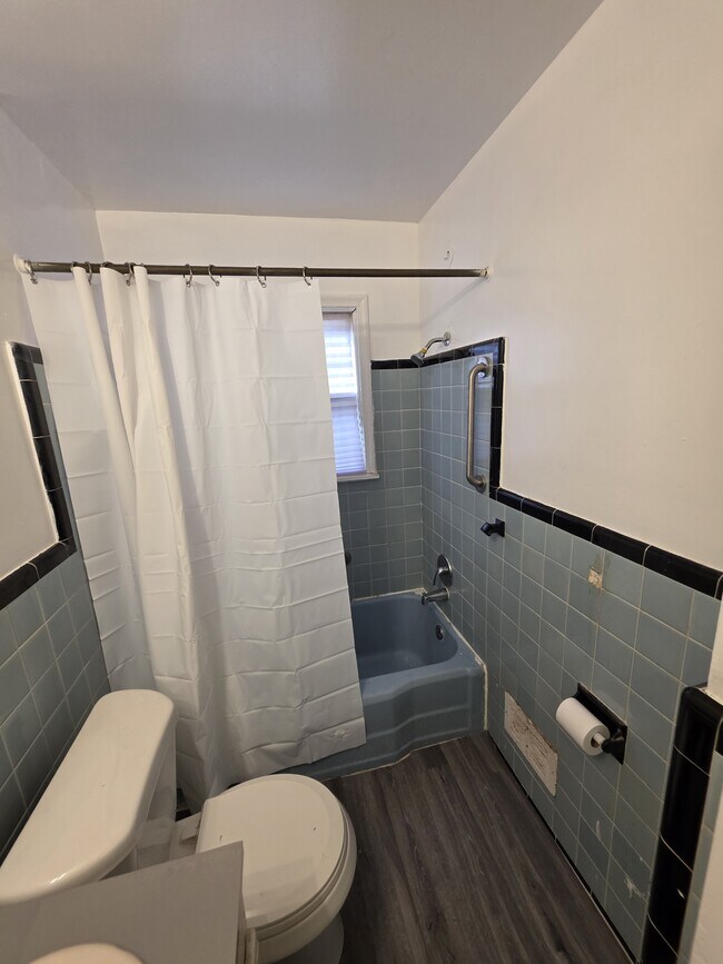 Building Photo - 8639 Minock St