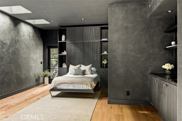 Building Photo - 738 San Lorenzo St