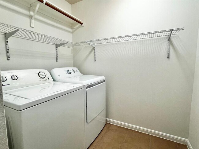 Building Photo - 9500 Castle Pines Dr