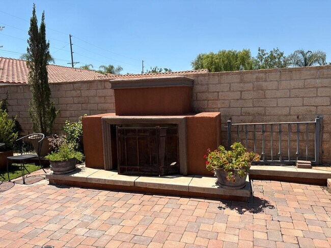 Building Photo - Spectacular-Remodeled 4-Bedroom Home with Pool, Spa, + 600 sqft Bonus Space in lovely Sylmar neig...