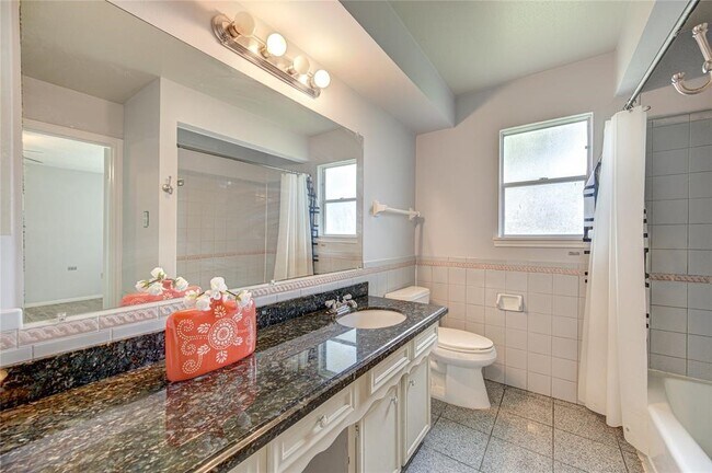 Building Photo - 2950 Jenny Dr