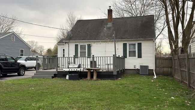 Building Photo - 1221 Agnes Ave