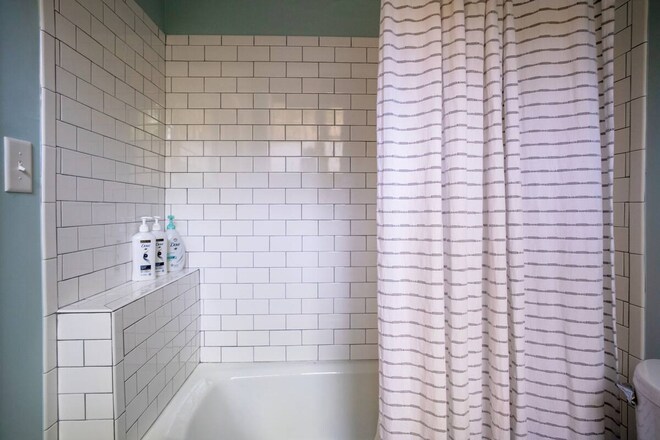 Building Photo - 692 N Superior Ave