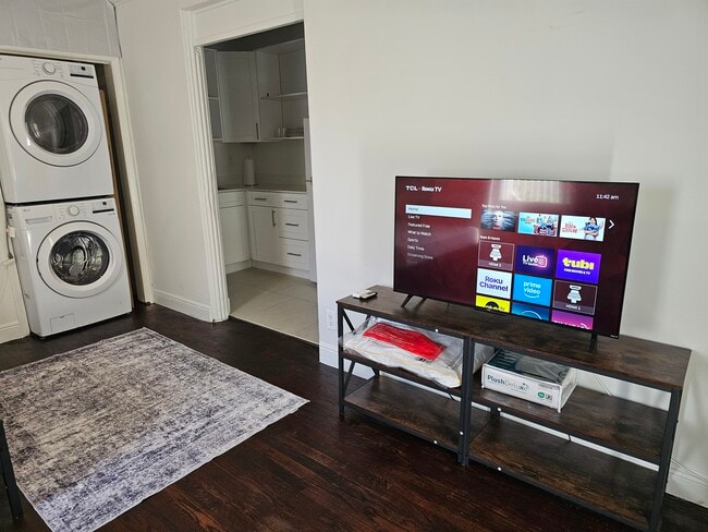 Building Photo - 300 Arizona St