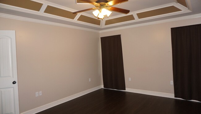 Building Photo - Beautiful 3/2 located in Crestwood