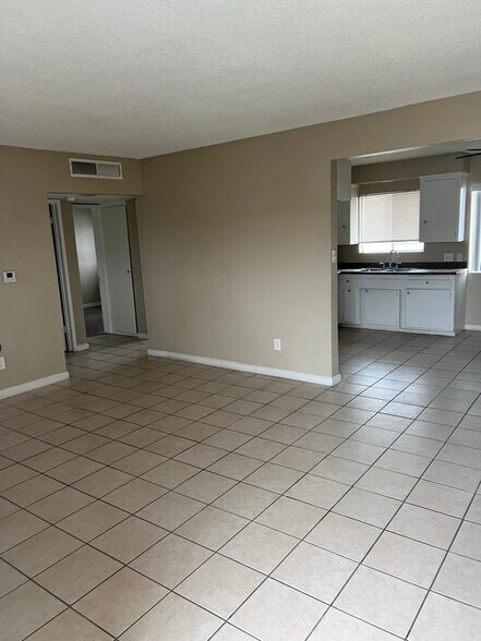 Building Photo - 2501 Bishop Dr