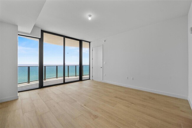 Building Photo - 900 N Ocean Blvd