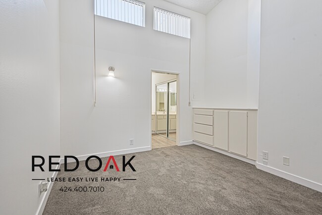 Building Photo - 8430 1/2 Cedros Ave-333