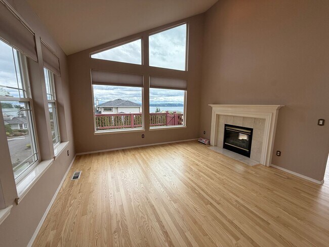 Building Photo - BREATHTAKING VIEW OF SEATTLE, MT RAINIER, ...