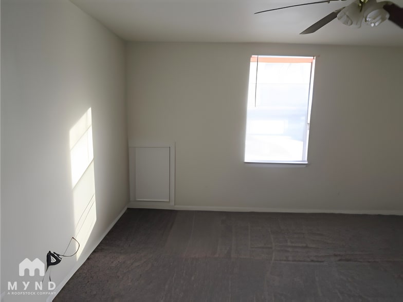 Building Photo - 2112 Wavell St