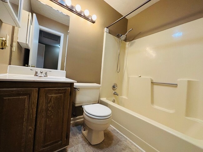 Building Photo - 931 Lora Ln