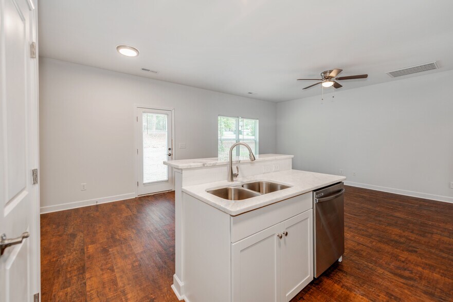 Building Photo - 910 N Ransom St