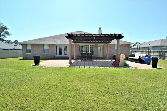Building Photo - 1952 Commodore Dr
