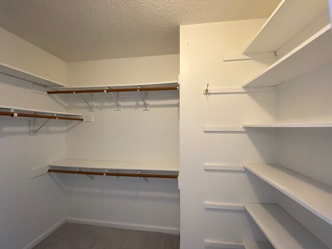 Building Photo - 118 W Skyhawk Dr