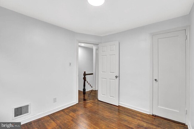 Building Photo - 331 Oakland St