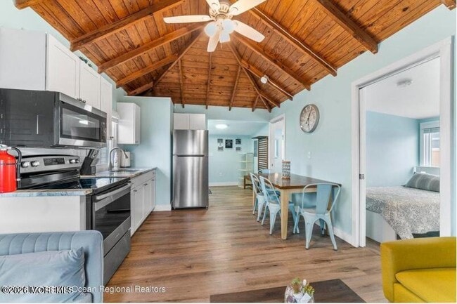 Building Photo - 171 Beach Front