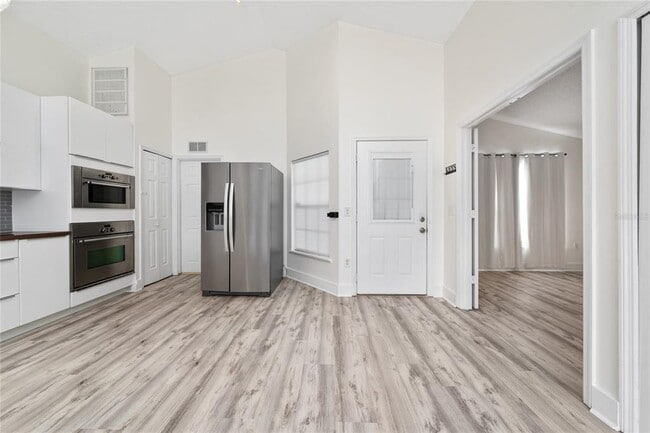 Building Photo - 566 Sunridge Woods Blvd