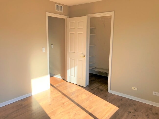 Building Photo - 1609 Fredericksburg Ln