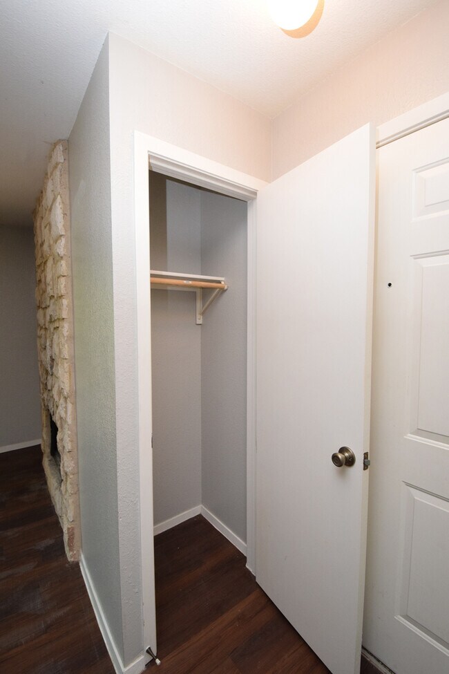 Building Photo - 10811 Lanshire Dr