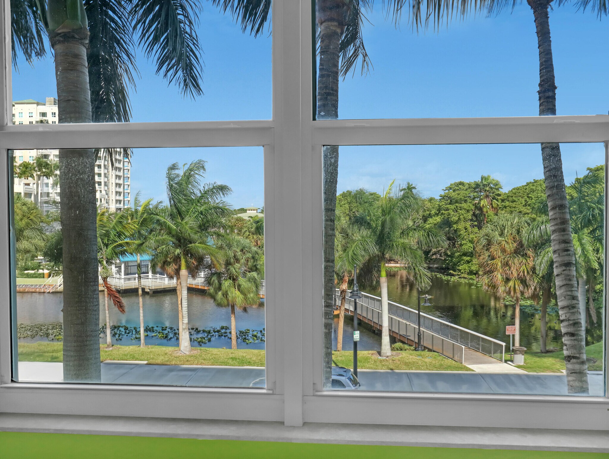 Building Photo - 700 E Boynton Beach Blvd