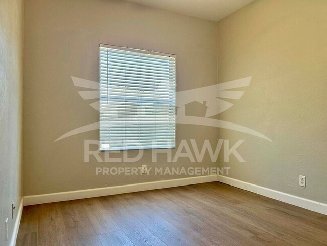 Building Photo - 770 W Fruit Tree Ln