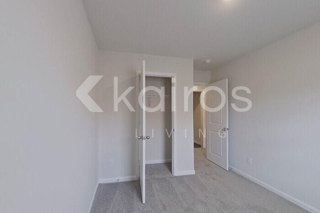 Building Photo - 2241 Banyon Cir