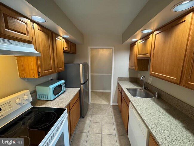 Building Photo - 7597 Gales Ct