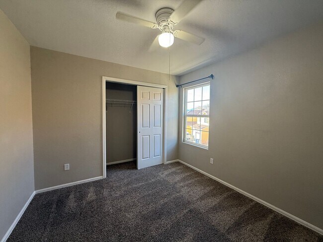 Building Photo - Nice Three Bedroom Townhome 80916