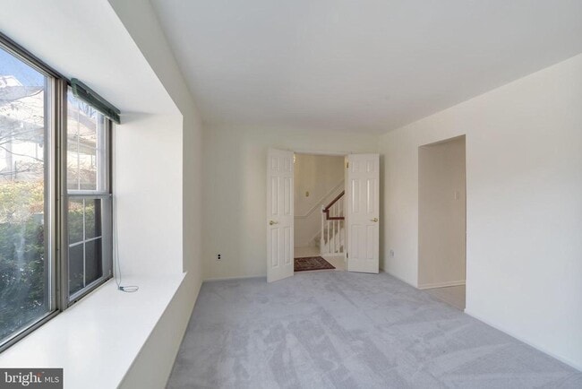 Building Photo - 10 Liberte Ln