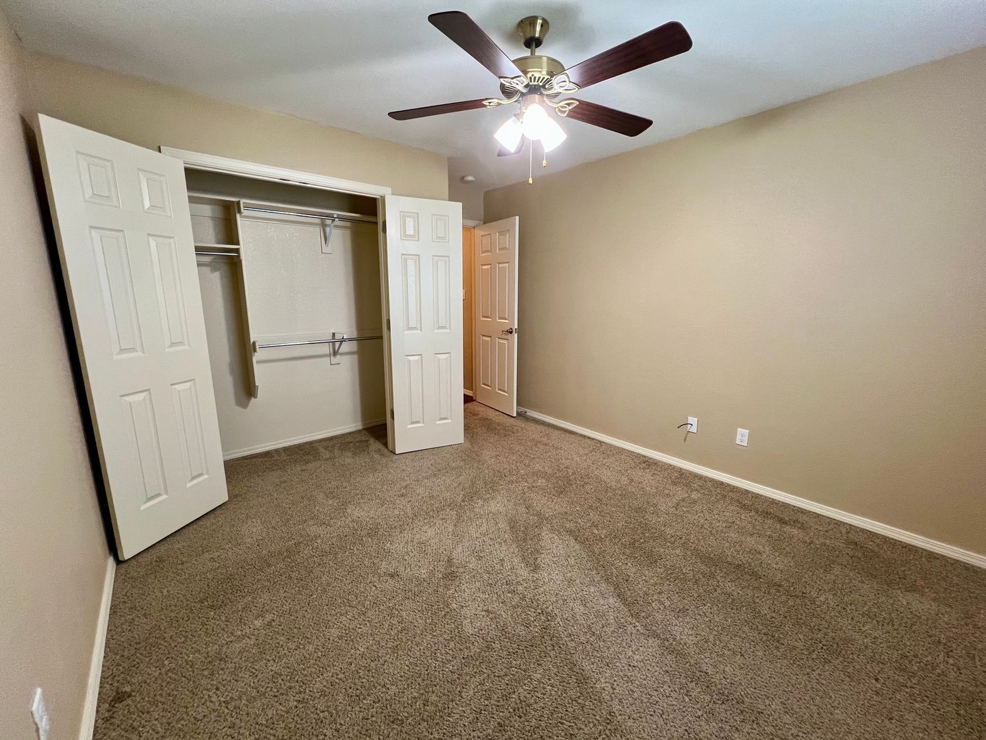 Building Photo - 511 Ridge Point Dr