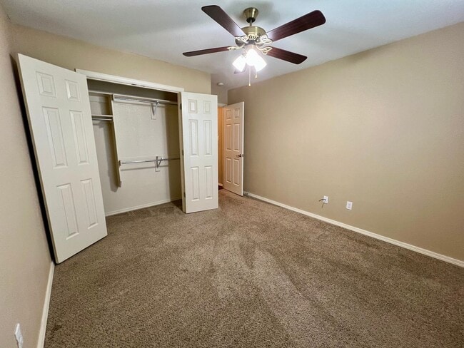 Building Photo - 511 Ridge Point Dr