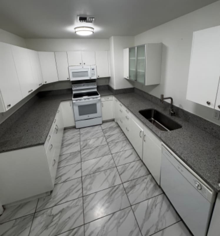 Building Photo - 421 E St NE