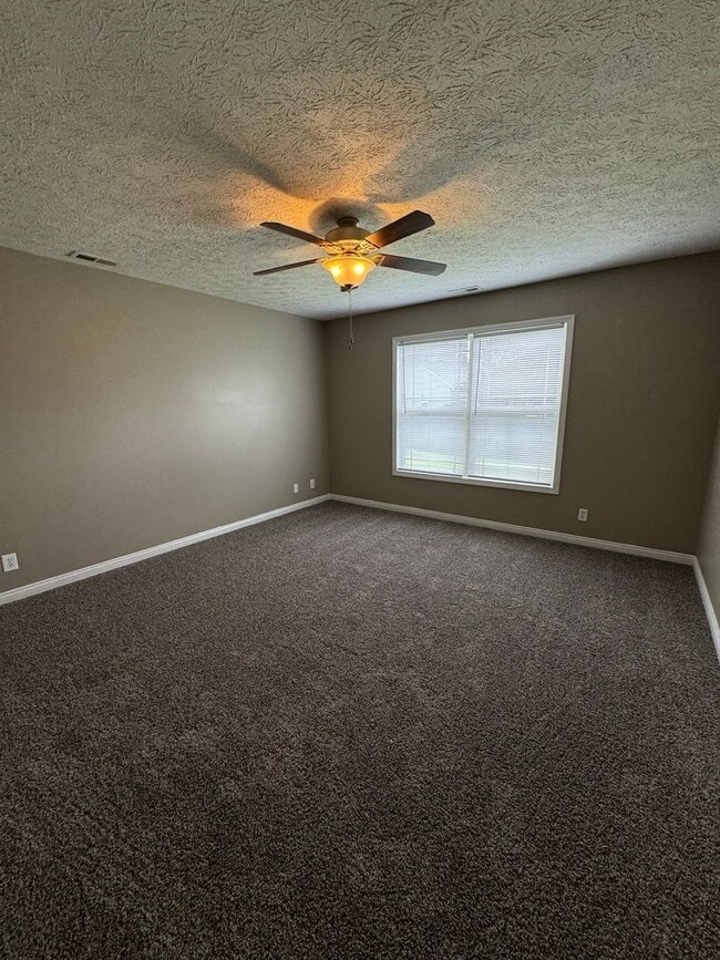 Building Photo - 3 Bedroom Single Family Home Available in ...