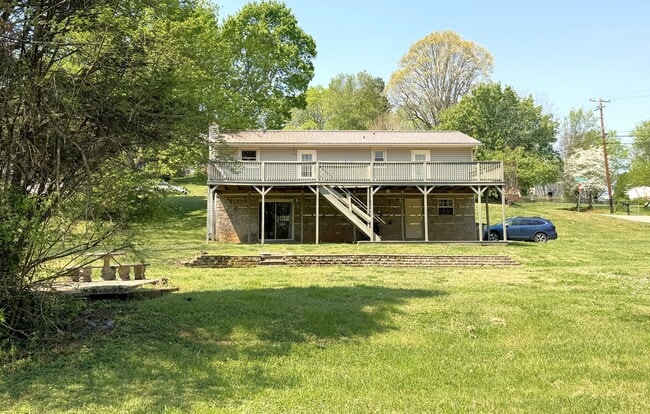 Building Photo - West Knoxville 37921 - Great Location! 3 bedroom 2.5 bath home w/bonus room - Call Adam Sharp (86...