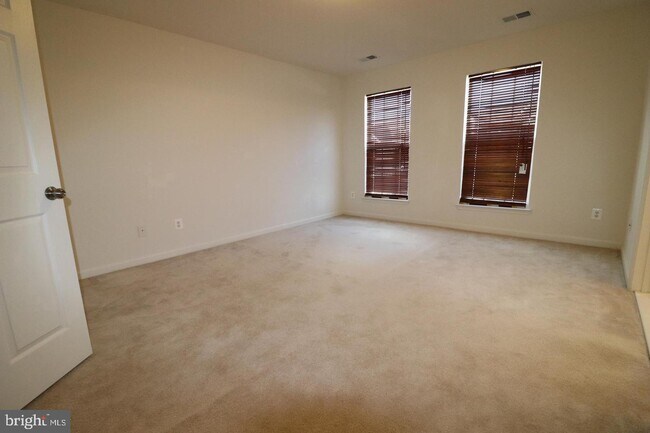 Building Photo - 21727 Indian Summer Terrace