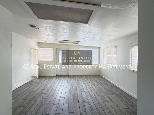 Building Photo - 7210 N 55th Dr