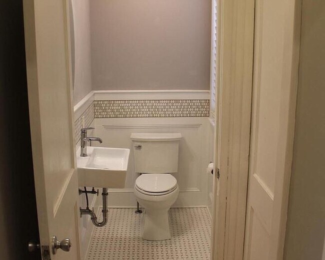 Building Photo - 744 Rydal Rd