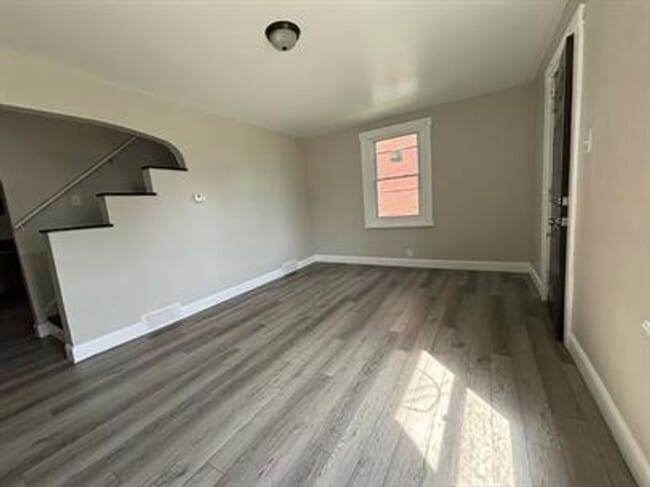 Building Photo - 929 Vankirk St