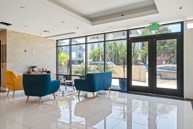 Lobby - 820 S Wilton Pl