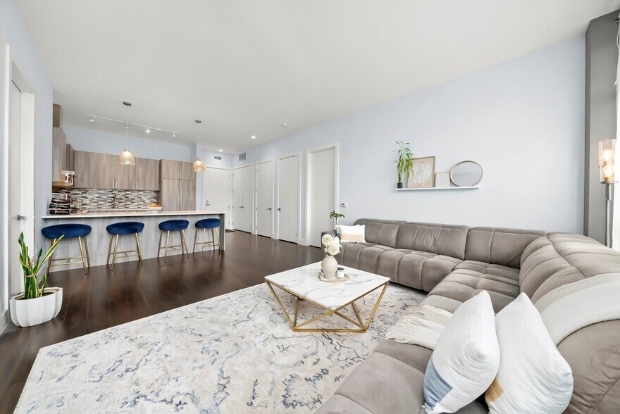 Building Photo - 367 W Locust St