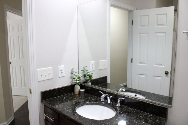 Building Photo - 722 Chelsea Dr