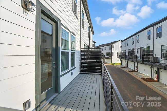 Building Photo - 5033 Westmead Ln